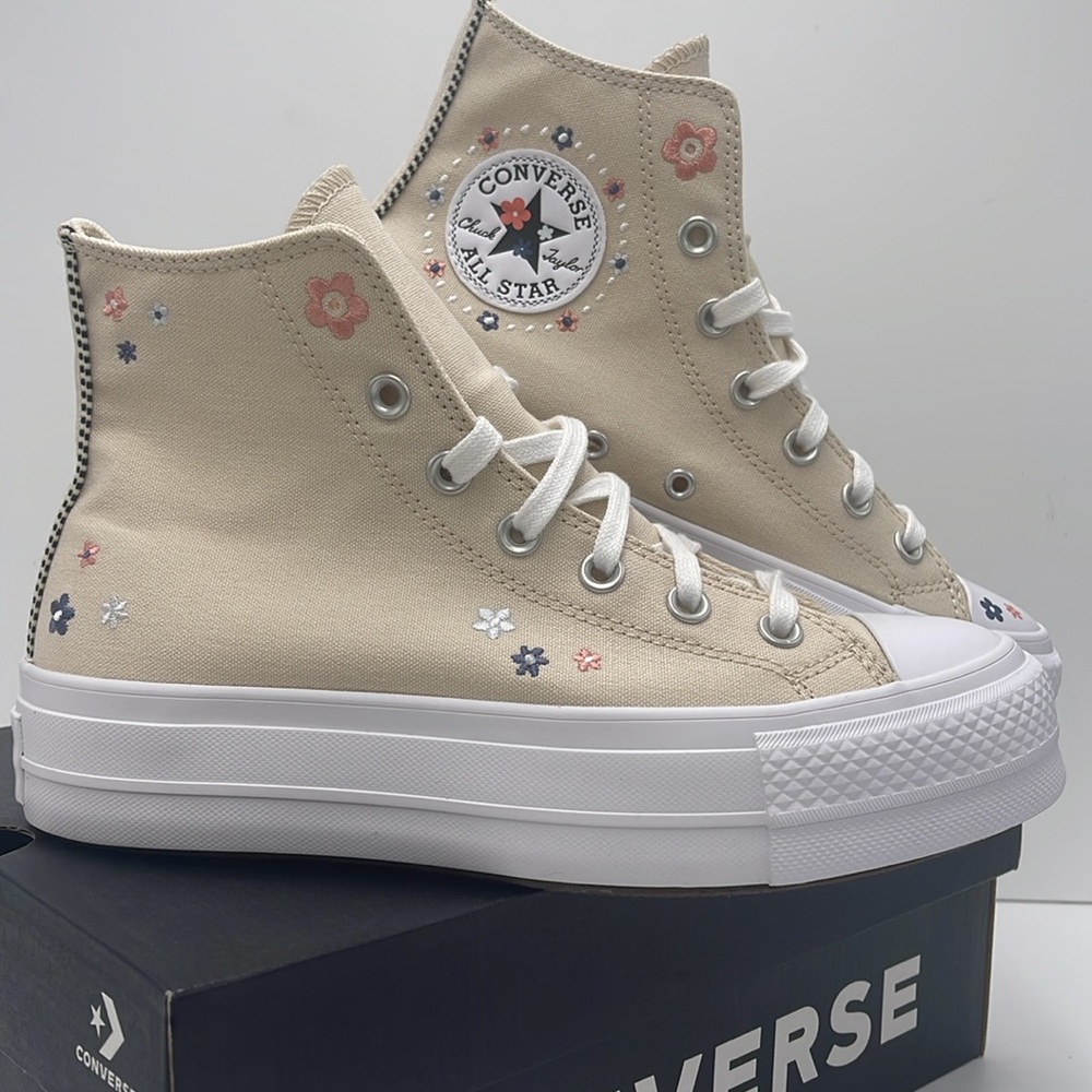 Converse Women's Cream High-Top Platform Sneakers A14265C
CTAS LIFT HI
LIGHT DUN - Picture 8 of 16